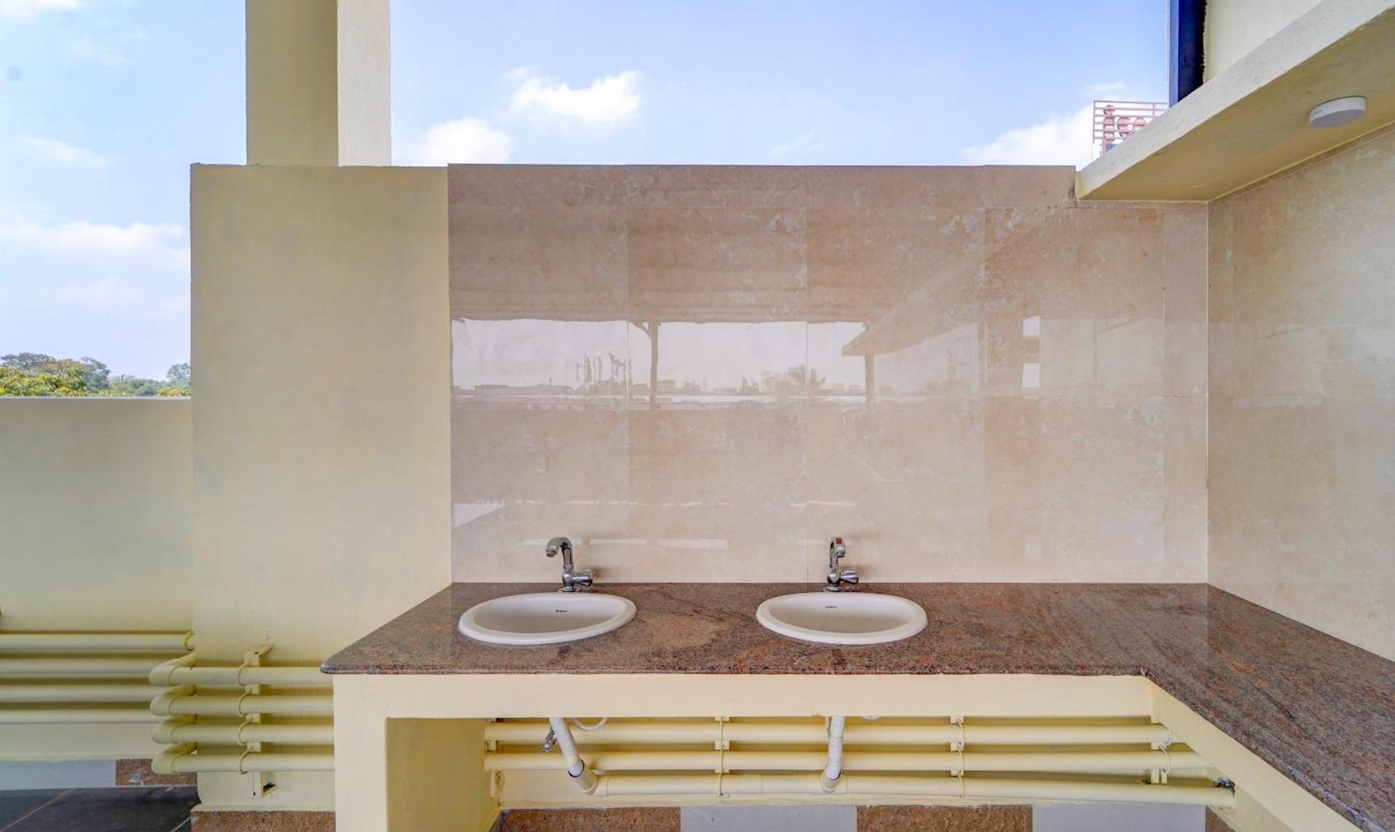 Itsy Hotels Prakasam Residency Пондичерри Экстерьер фото